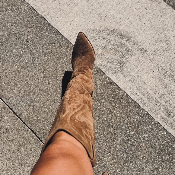 Meet Nykky @ Neutral.With.A.Pop 🤎 - Picture 3 of 3